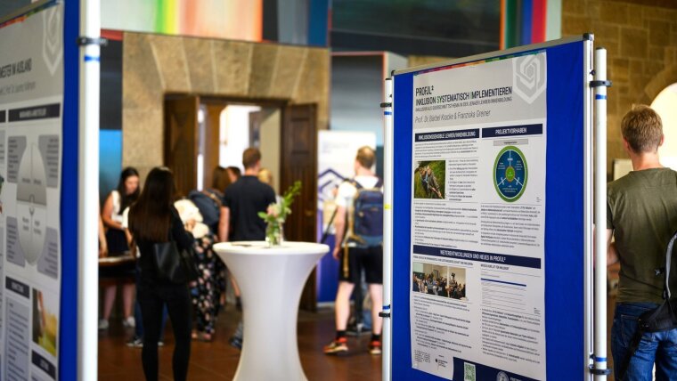 Posterausstellung zur Auftaktveranstaltung PROFJL²